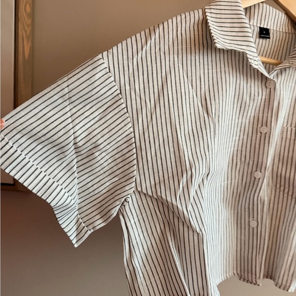 Cropped White & Black Pinstripe Button-Up Shirt – Boxy Summer Blouse - Picture 4 of 6